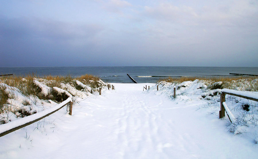 Der Strand von Zingst im Winter ist immer ein Erlebnis. Strandaufgang 7 am Anfang der BirkenstraÃŸe.